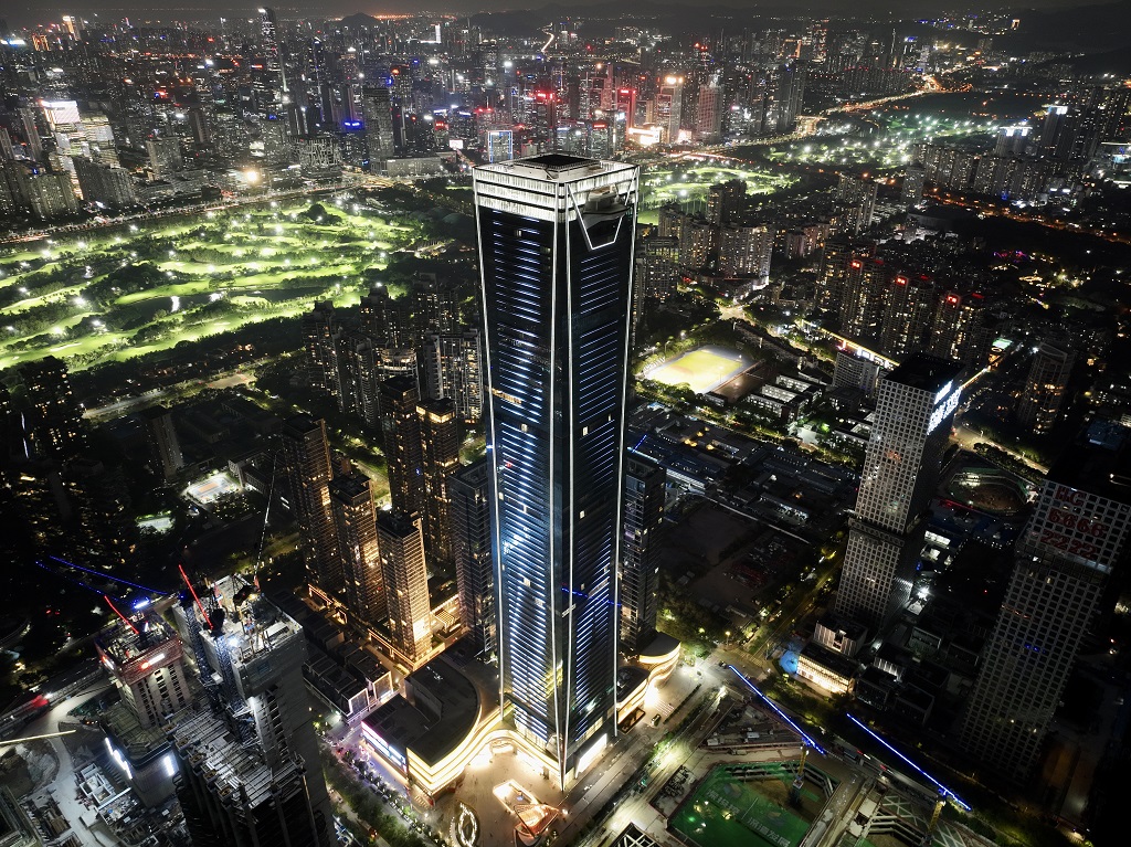 深圳湾睿印RAIL IN夜景航拍图。(深铁集团供图)