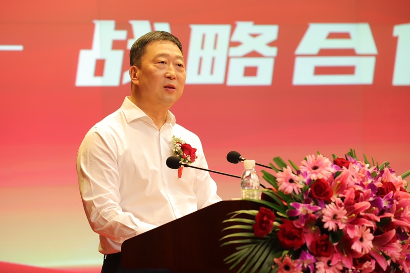 龙江银行党委书记石玉龙致辞