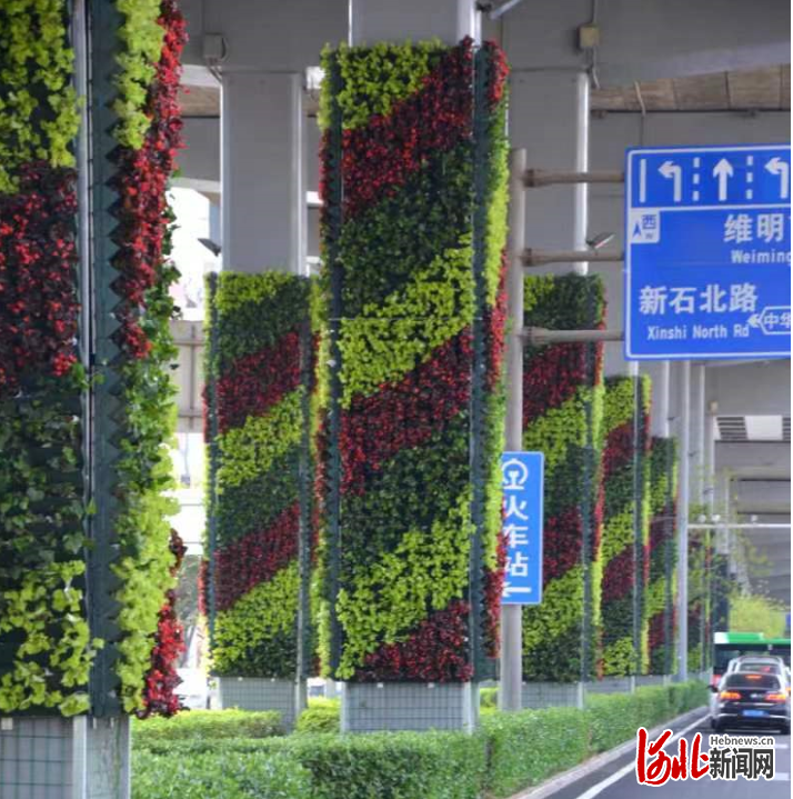 石家庄市中华大街槐安路花柱。