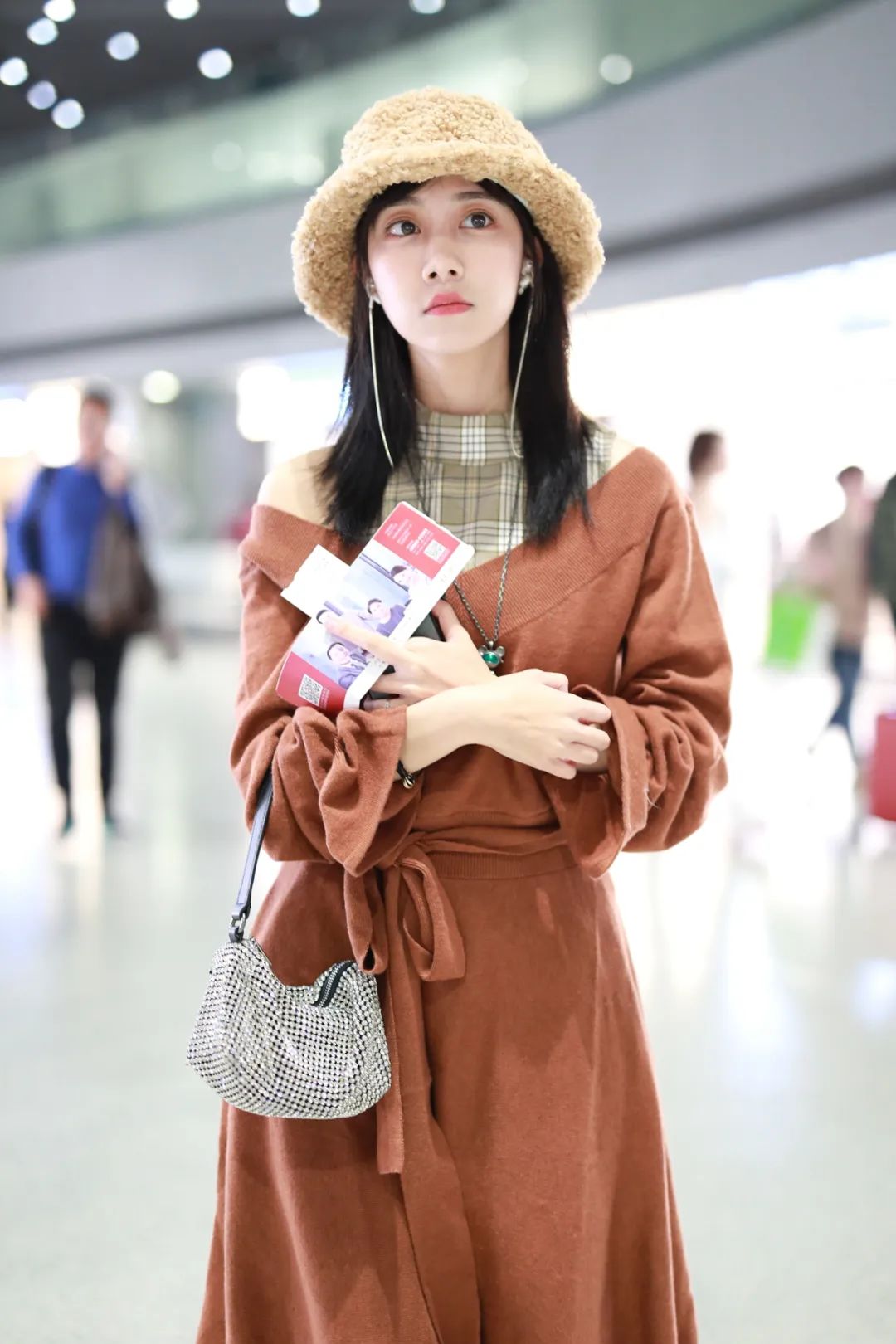 又一个！女歌手成“老赖”，被限制消费！还是这家公司申请的…