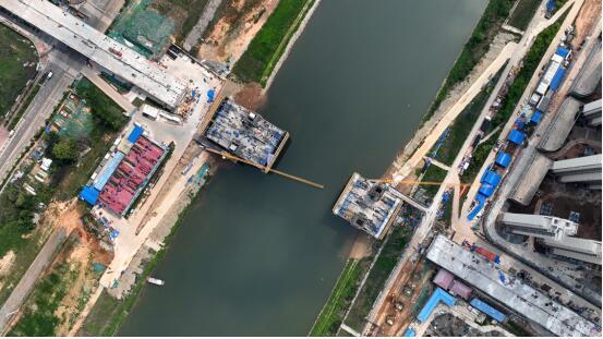 (建设中的金桂路跨浏阳河大桥 全文由会展公司供图)