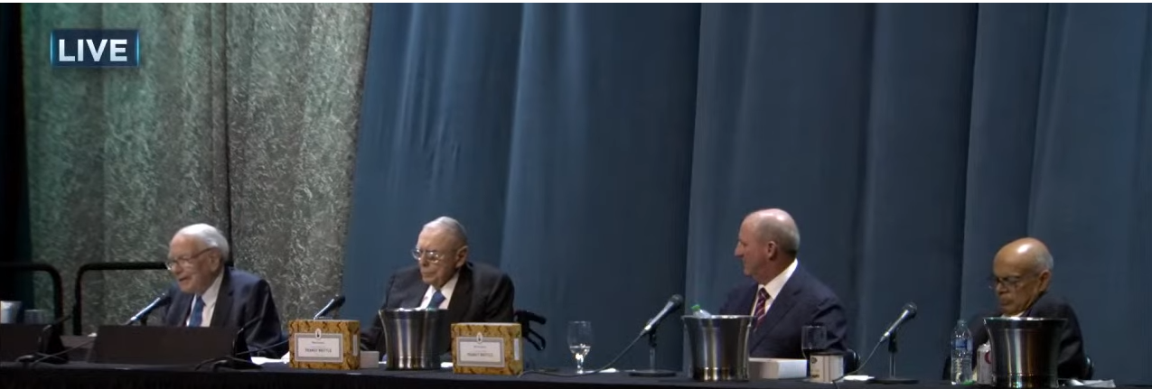 巴菲特股东会花絮：从英国王室到银行业危机 股神“整活”不断