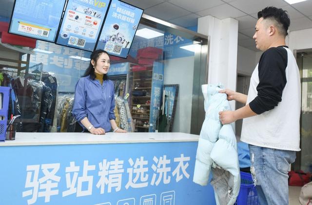 图为菜鸟驿站洗衣区
