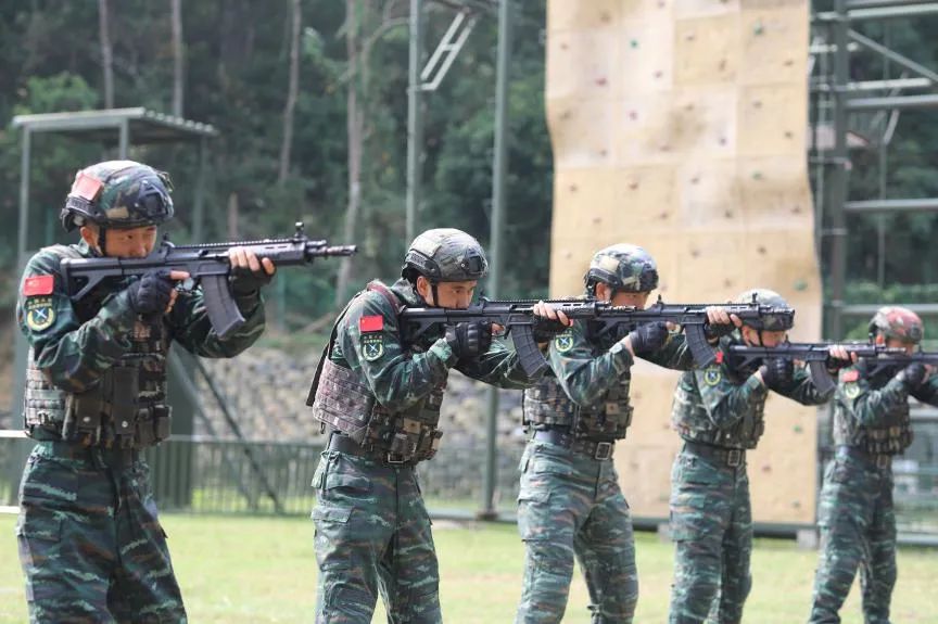 怎么才能当上武警特战队员 33d6-f3f817f16d527d40edd7a043845af894.jpg