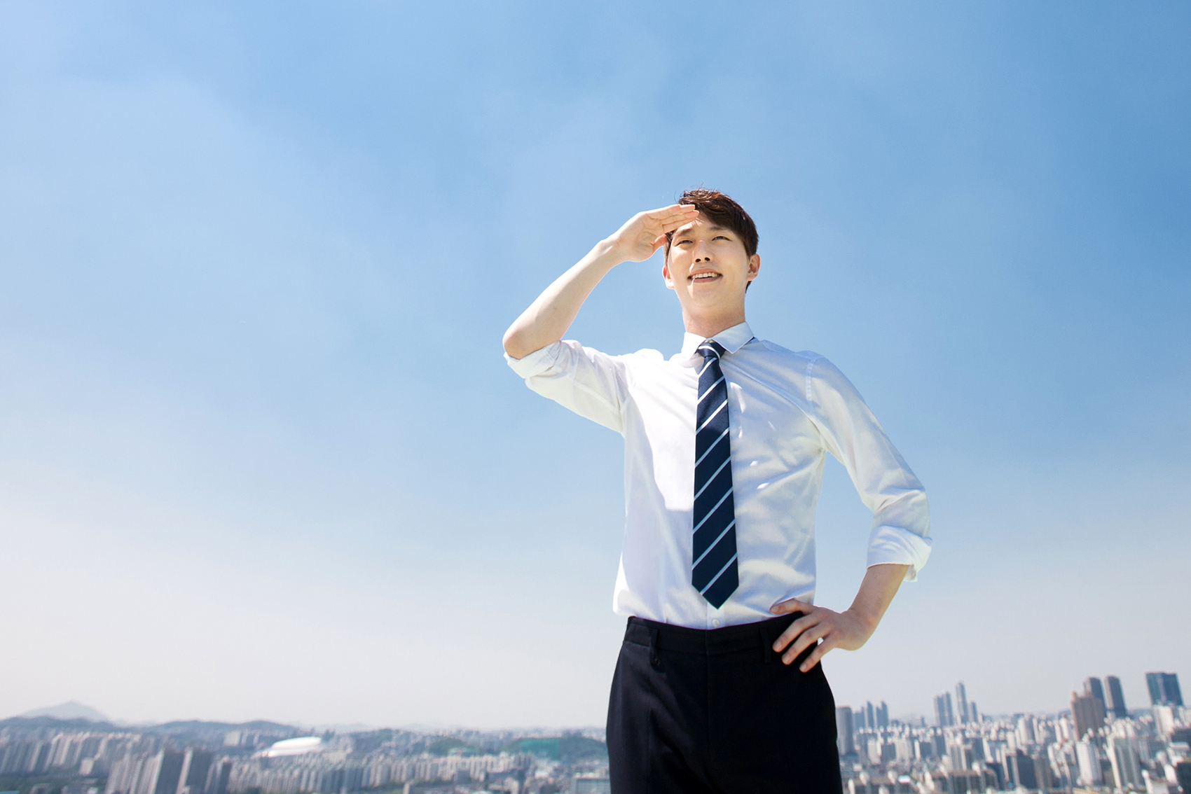 月薪2.3万员工遭延期转正，要求公司赔偿、补薪超30万，法院：给22.5万！