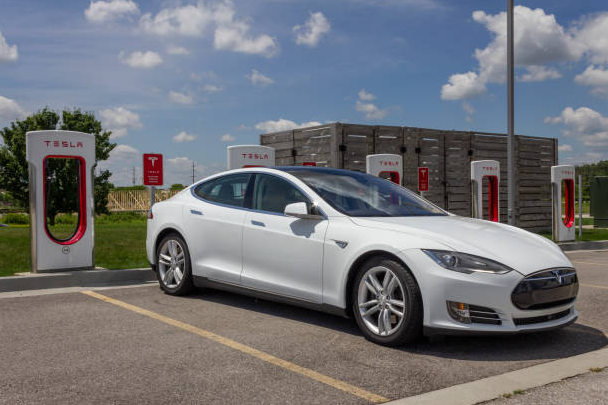 软件更新后续航大降 20%特斯拉再被起诉