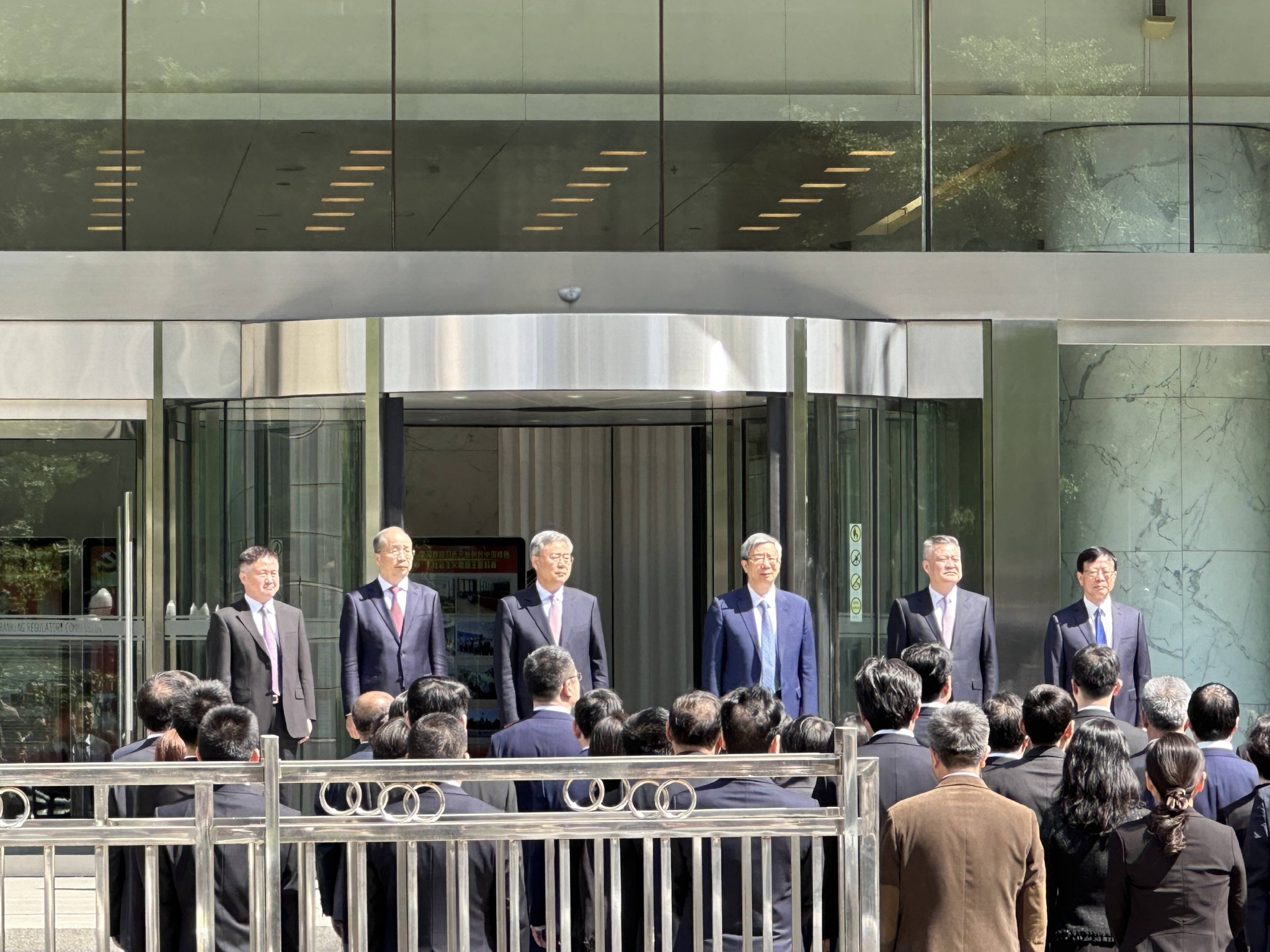 国家金融监督管理总局揭牌，王江以金融委办公室副主任新身份亮相