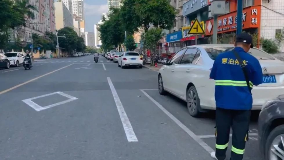 法院与特定企业合作？省级政法委书记牵头调查！涉事企业停车收费曾引争议：停13个小时收费百元