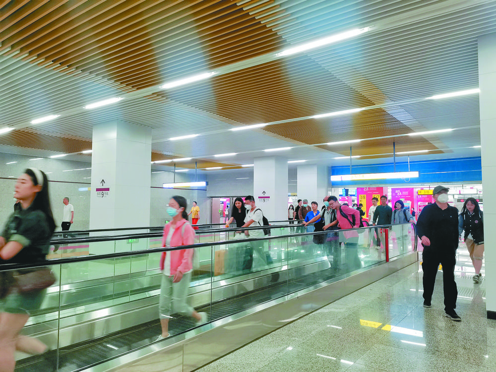 这不是机场,是轨道站