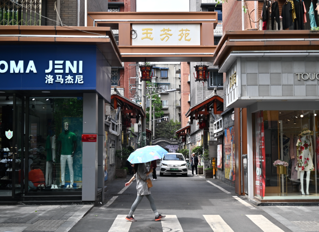 曾经人人绕道，如今都来拍照！玉林小酒馆旁的老院落焕发新生