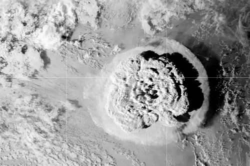 汤加火山爆发扰乱半个地球外的卫星