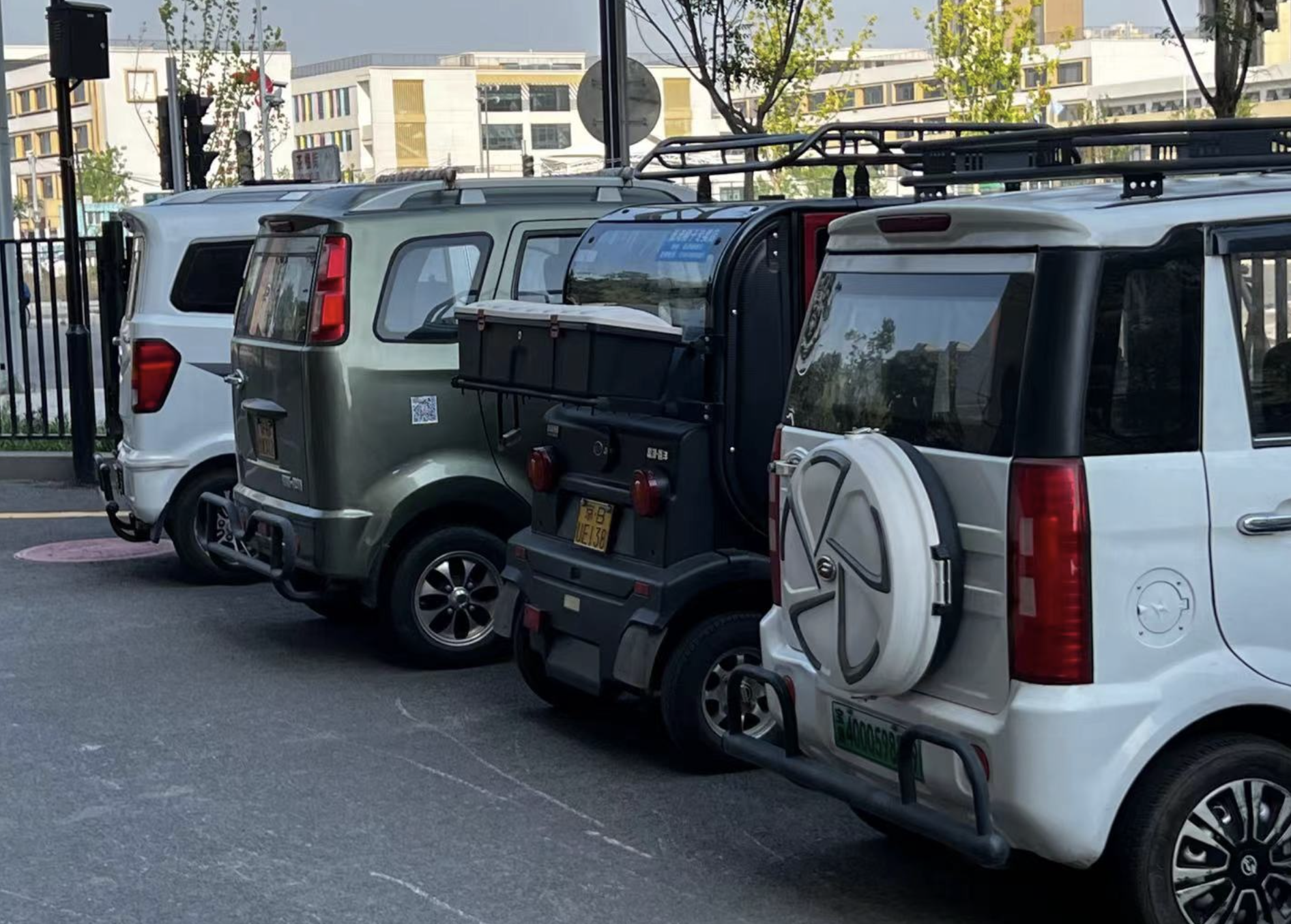 力破充电难题！新能源汽车下乡迎利好，多车企闻风而动