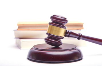 少年抢劫手机后检察机关作出不起诉决定,让疏于管教的“不合格”父母强制“补课”