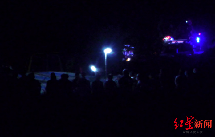 山西临猗10岁被害男孩深夜下葬 村民还原葬礼细节