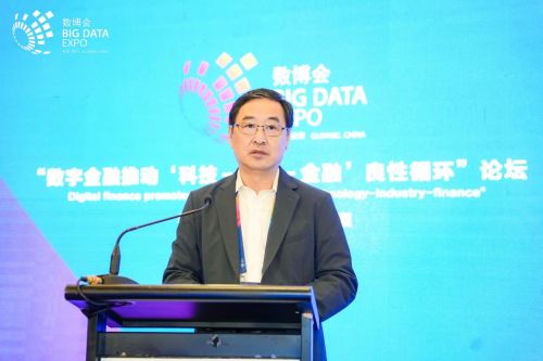 中国互联网金融协会党委书记、会长单强发表演讲