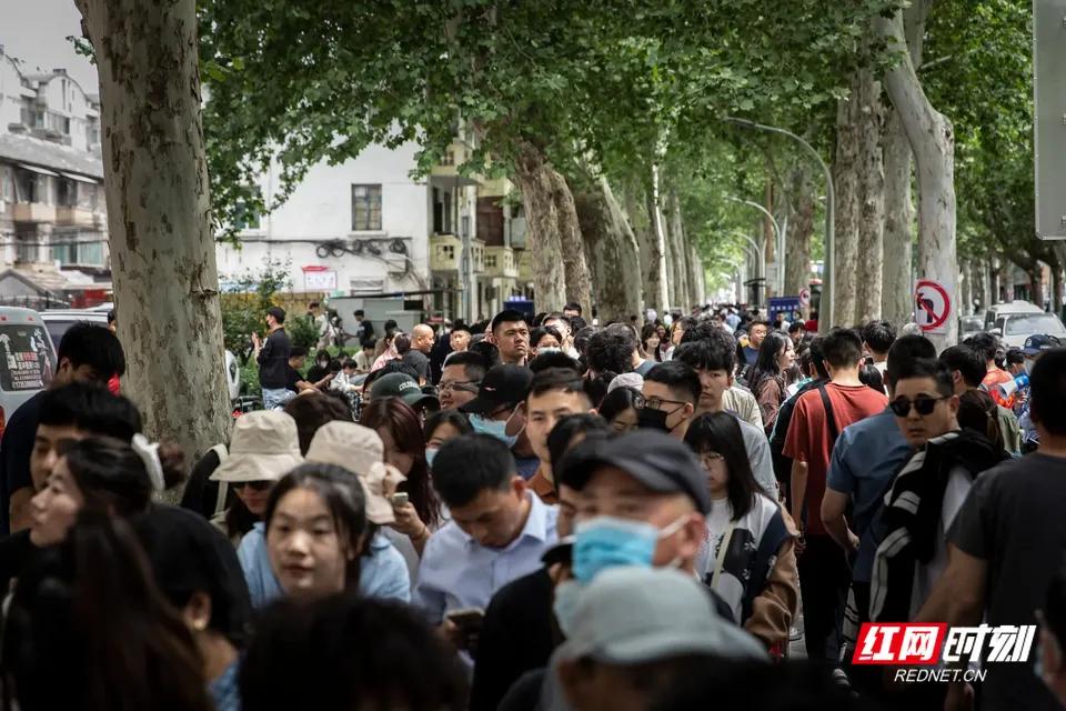 淄博烧烤为啥火了大学生 797c-9c4e8ac87ac92692573c72c96cf03971.jpg