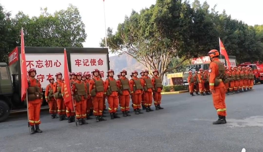 木里县发生森林火灾,四川森林消防总队凉山支队200人已到达火场