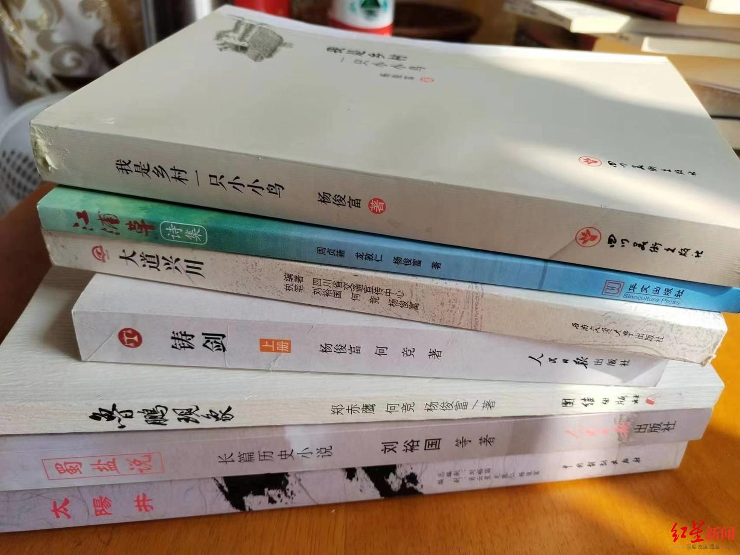 特稿丨“左手码砖，右手码字”20余年！一个农民工诗人的另类诗意人生……