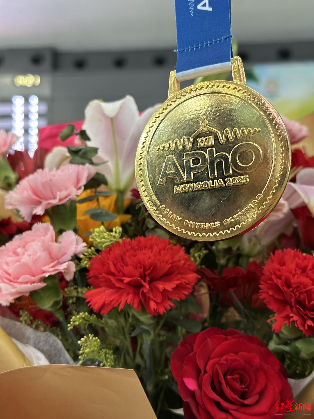 成都七中16岁少年APhO（亚赛）摘金，已保送清华！