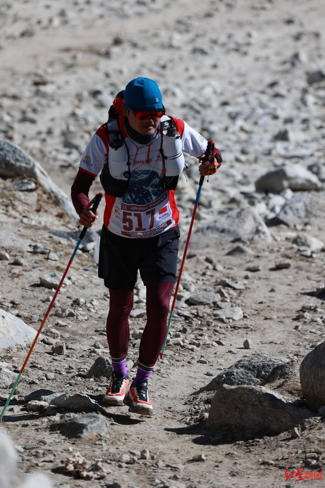人类攀登珠峰70周年｜在珠峰跑马拉松的中国人：从海拔5364米处起跑，近9小时完成全程
