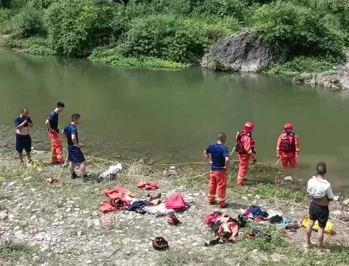 网传有学生下河洗澡溺亡？学校：已确认1人死亡，事发地在校外溪沟