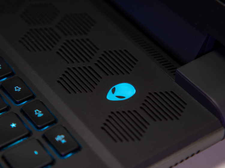 Alienware m18评测：纯粹的性能猛兽，真正的“庞然大物”