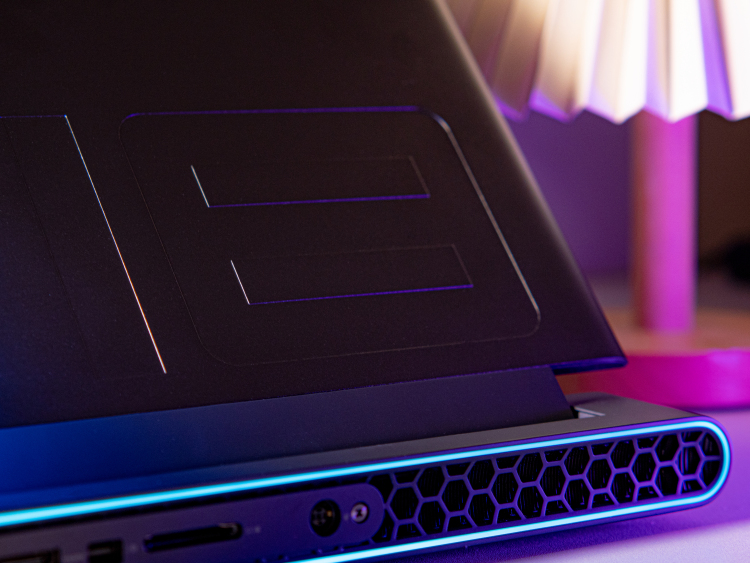 Alienware m18评测：纯粹的性能猛兽，真正的“庞然大物”