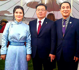 蒙古国大呼拉尔主席贡布扎布·赞丹沙塔尔与华国中主席