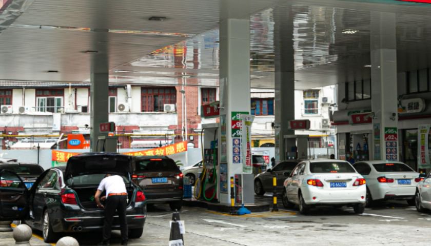 成品油价迎年内第四涨，加满一箱油多花4元