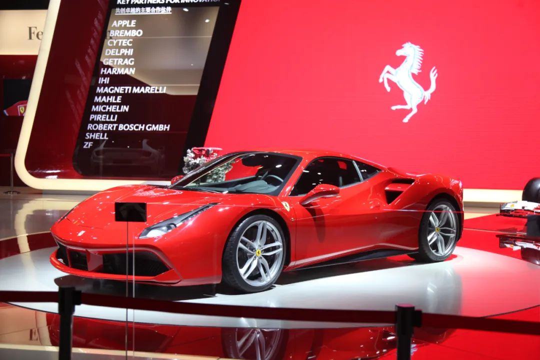 燃油车不够卖，电动车被抢光，劳斯莱斯、宾利为何越卖越好？