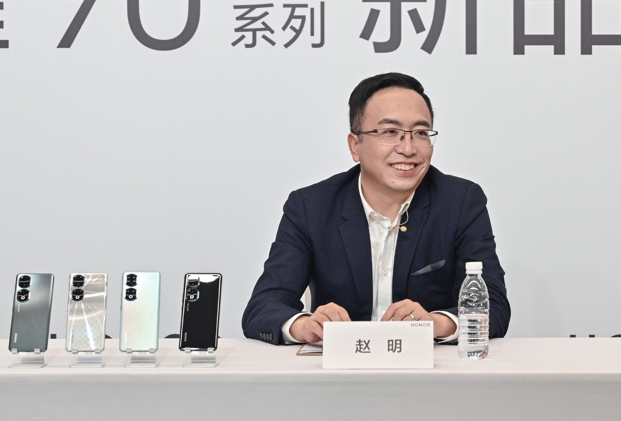 618手机厂商杀疯了？荣耀CEO赵明：没有创新的产品，大家不会买单！