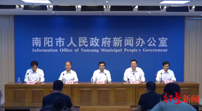 河南南阳回应麦收季遭遇“烂场雨”：已收获小麦近三成，准备4700余处晒场用于粮食晾晒