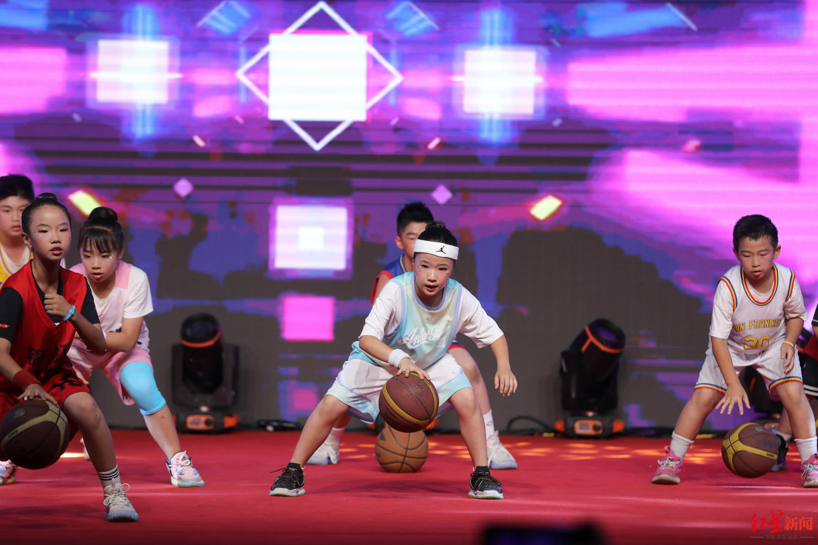 穿越百年校史，喜迎大运盛会！成都这所学校的“六一”晚会动感十足