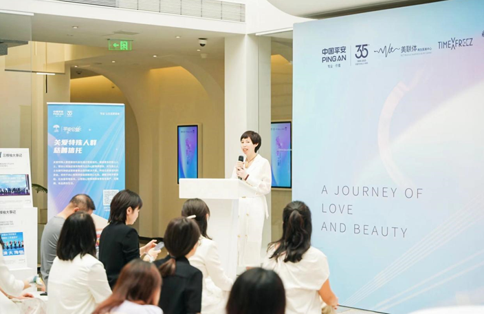广东省三棵柚理事长梁金花致辞。