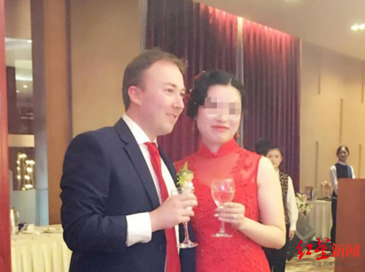 ↑2017年,两人在江西南昌举办中式婚礼
