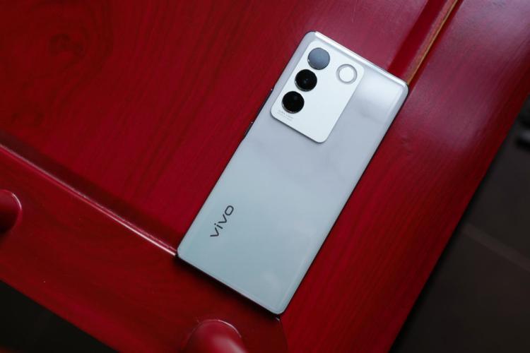 这次,vivo S系列终于找到了自己的定位