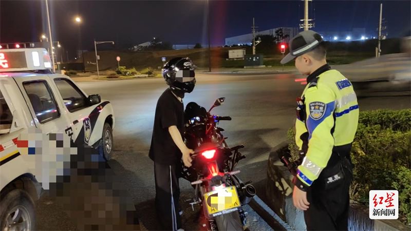 附近哪里有交警查摩托车 2566-4fae801348b2b8f586d7ecee0c41ea21.jpg