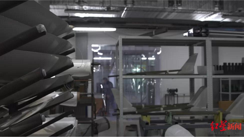 莫斯科再遭无人机袭击背后：乌克兰打造全球首支“无人机突击部队”，已培训万名操作员