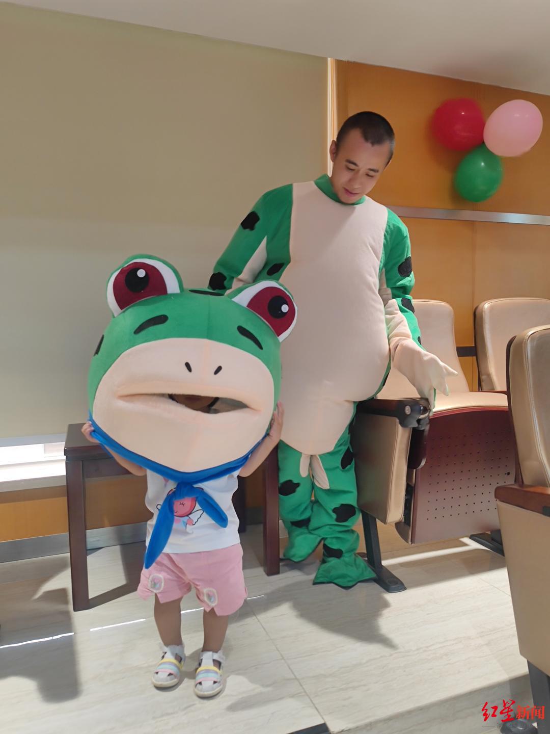 “黄金宝宝”变“白胖宝宝”！35个“心肝宝贝”回华西医院过六一