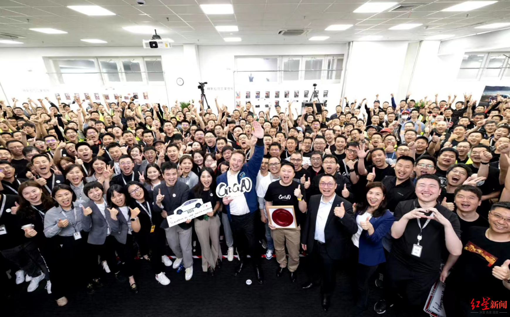 马斯克两天闪电访华：北京见部长，上海探工厂 投资人称技术交流有利于共同繁荣