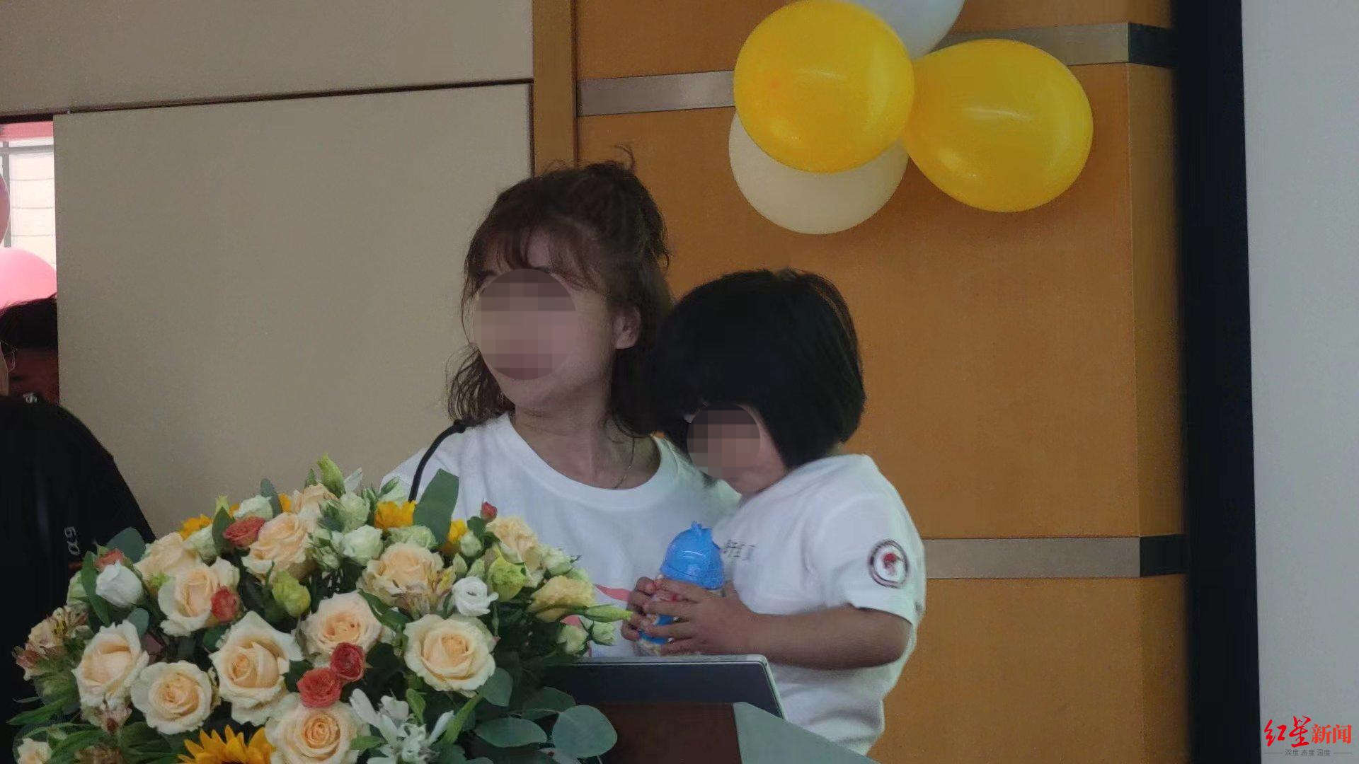 “黄金宝宝”变“白胖宝宝”！35个“心肝宝贝”回华西医院过六一