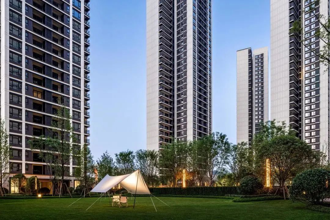 (万科翡翠公园翰林组团实景图)