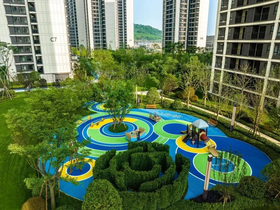 (万科翡翠公园翰林组团实景图)