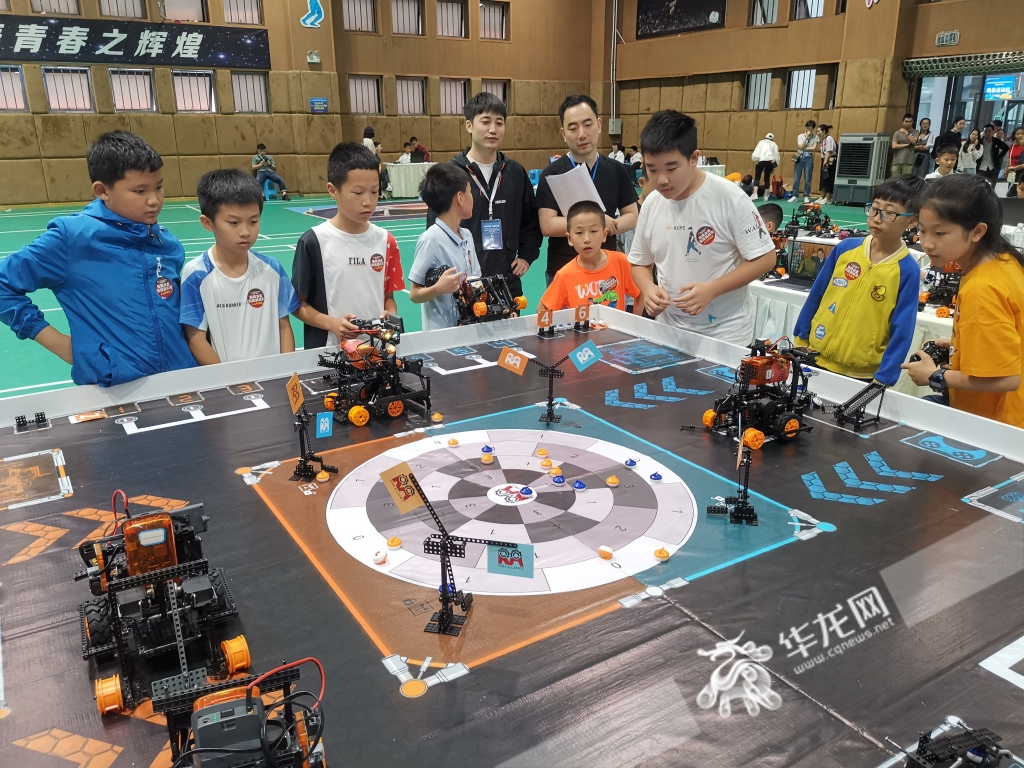 全國青少年科技教育成果展示大賽重慶市區域賽開賽。華龍網-新重慶客戶端記者 伊永軍 攝