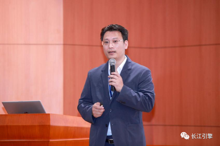 澳门大学策略及规划办公室主任柳智毅作主旨演讲