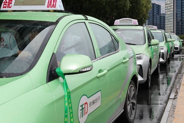 江淮汽车“绿丝带”2023年爱心送考车队