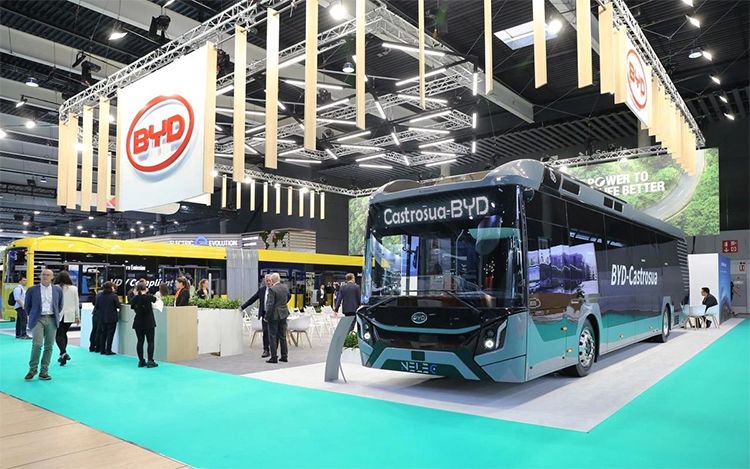 比亚迪新款纯电大巴正式亮相 可容纳140名乘客
