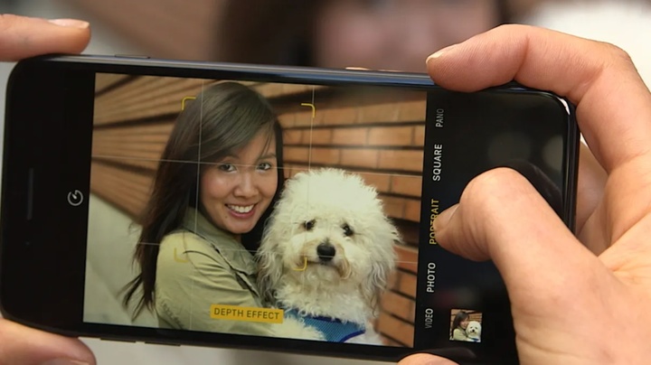 我在马斯克母亲这组肖像大片里，看到手机人像摄影的文艺复兴