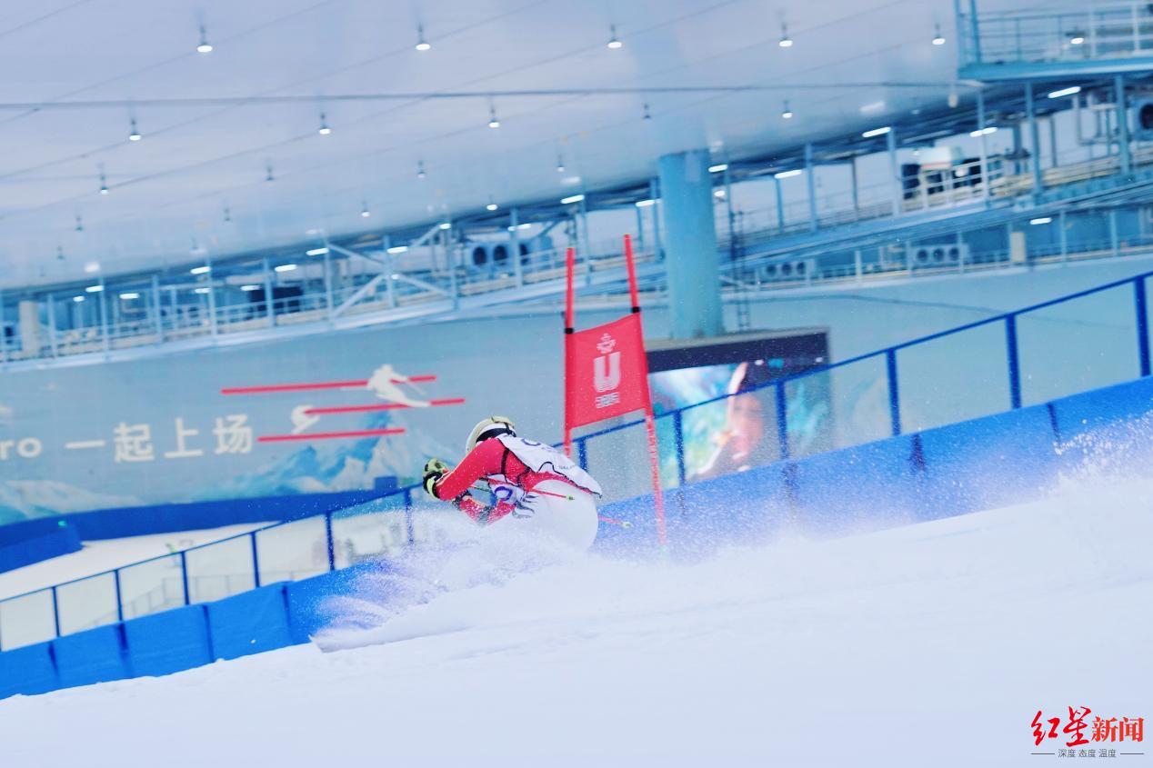 冰雪迎大运！首届中国大学生室内滑雪联赛在成都开赛