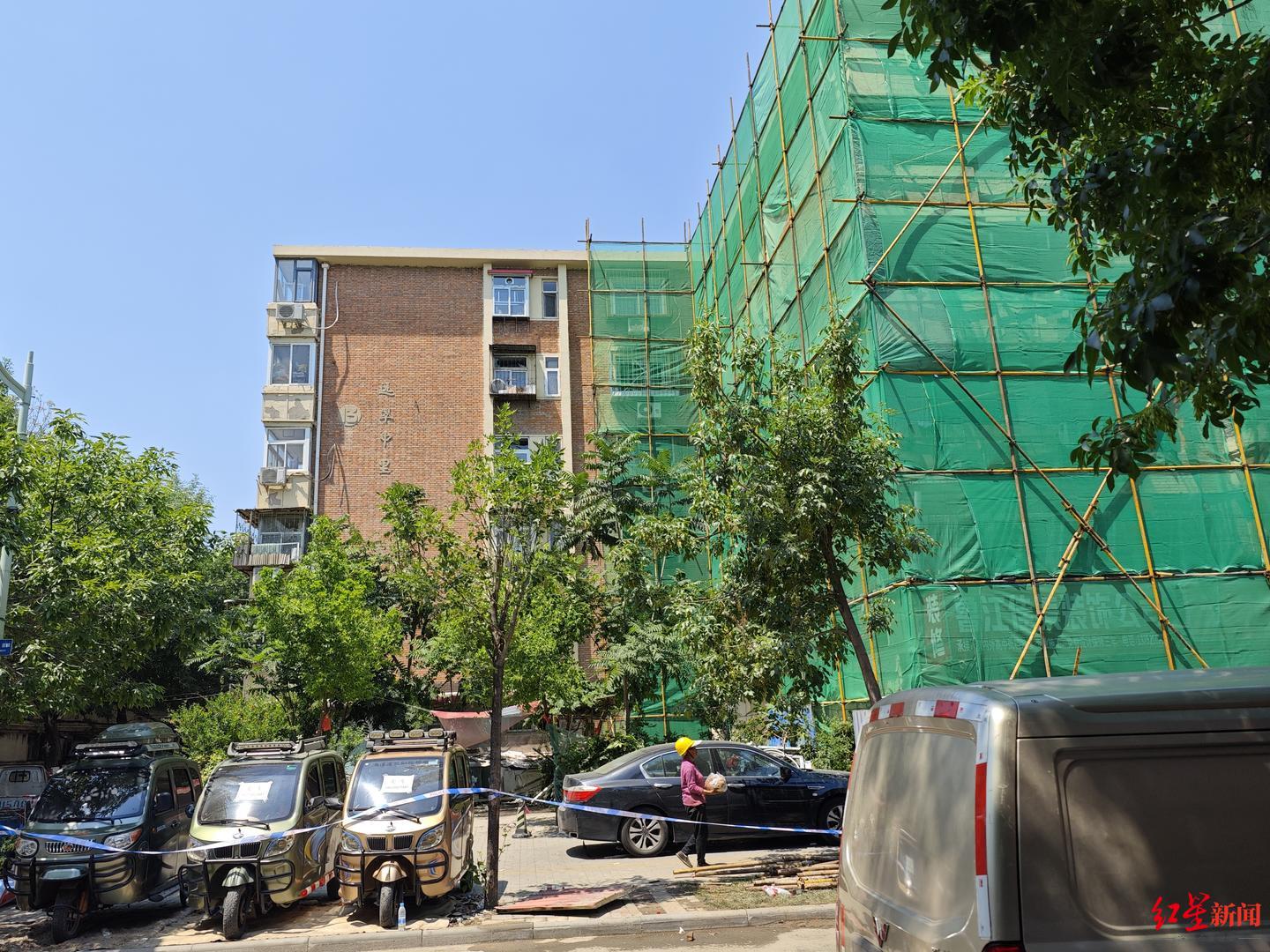 天津两处居民楼爆炸致3死，现场已搭防护网！附近居民：两起爆炸非同时发生